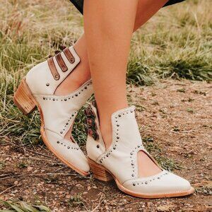 Freebird by Steven Melody Beige Size 8 (fits9.5-10)